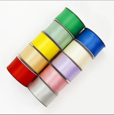 주문 196색 선물 포장용 폴리에스터 사틴 리본 3mm-100mm 너비 online manufacture