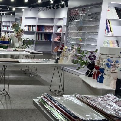 주문 분홍색 PE 방수 꽃 랩 종이 2025 스타일 온라인 제조