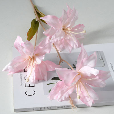 주문 실크 직물 릴리 결혼식 도로 가이드 가정 거실 장식 인공 꽃 온라인 제조