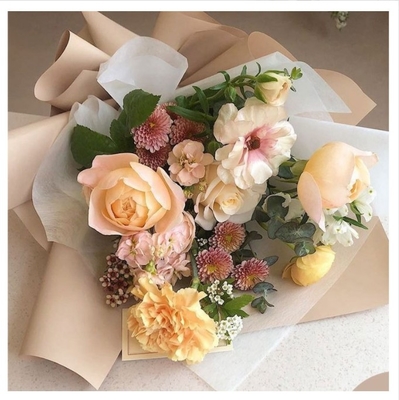 주문 플레인 도자기 매트 필름 58*58cm 방수 펄 필름 DIY 포장지 롤 꽃 포장 프로스티드 매트 종이 online manufacture
