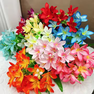 좋은 가격 제조업자 직접 판매 인위 릴리 꽃 줄기 핫 판매 가정 장식 결혼식 축하 가짜 꽃 줄기 온라인으로