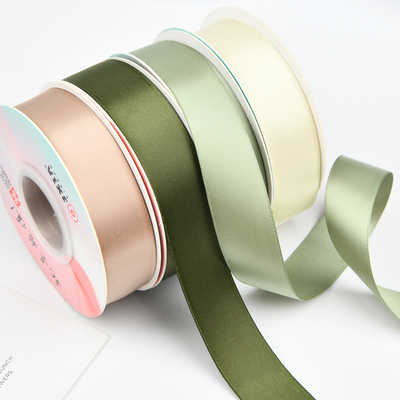 좋은 가격 2.5cm 양면 암호화 된 단색 꽃 리본, 꽃 줄기 리본, 손으로 만든 DIY 활 선물 상자 리본 온라인으로