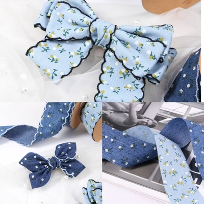 2.5cm 꽃봉오리 가장자리/직선 가장자리 단면 작은 꽃 무늬 모조 데님 리본 꽃 선물 상자 포장 DIY 리본 머리띠 색상 견뢰도