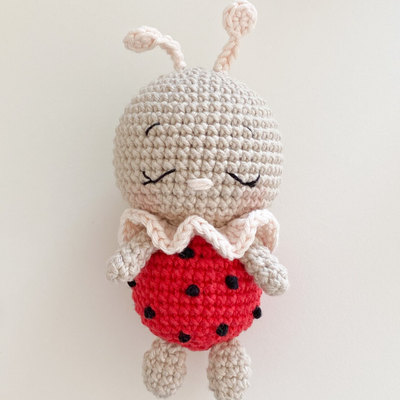 좋은 가격 Cute Mini Crochet Baby Ladybug Toy Soft Amigurumi Bee Doll with Organic Cotton Fabric PP Cotton Filling Mesh Lining 온라인으로